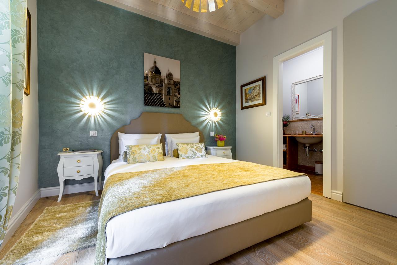 Dominus Little Palace Bed and breakfast